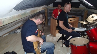 http://baskytara.com/img/m/2/t/p185lklkjc1b6d12061kkrgc1ej1f.jpg