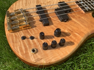https://baskytara.com/img/m/2556/t/p1gemihpig7om9101h5e151o1oe8b.jpg